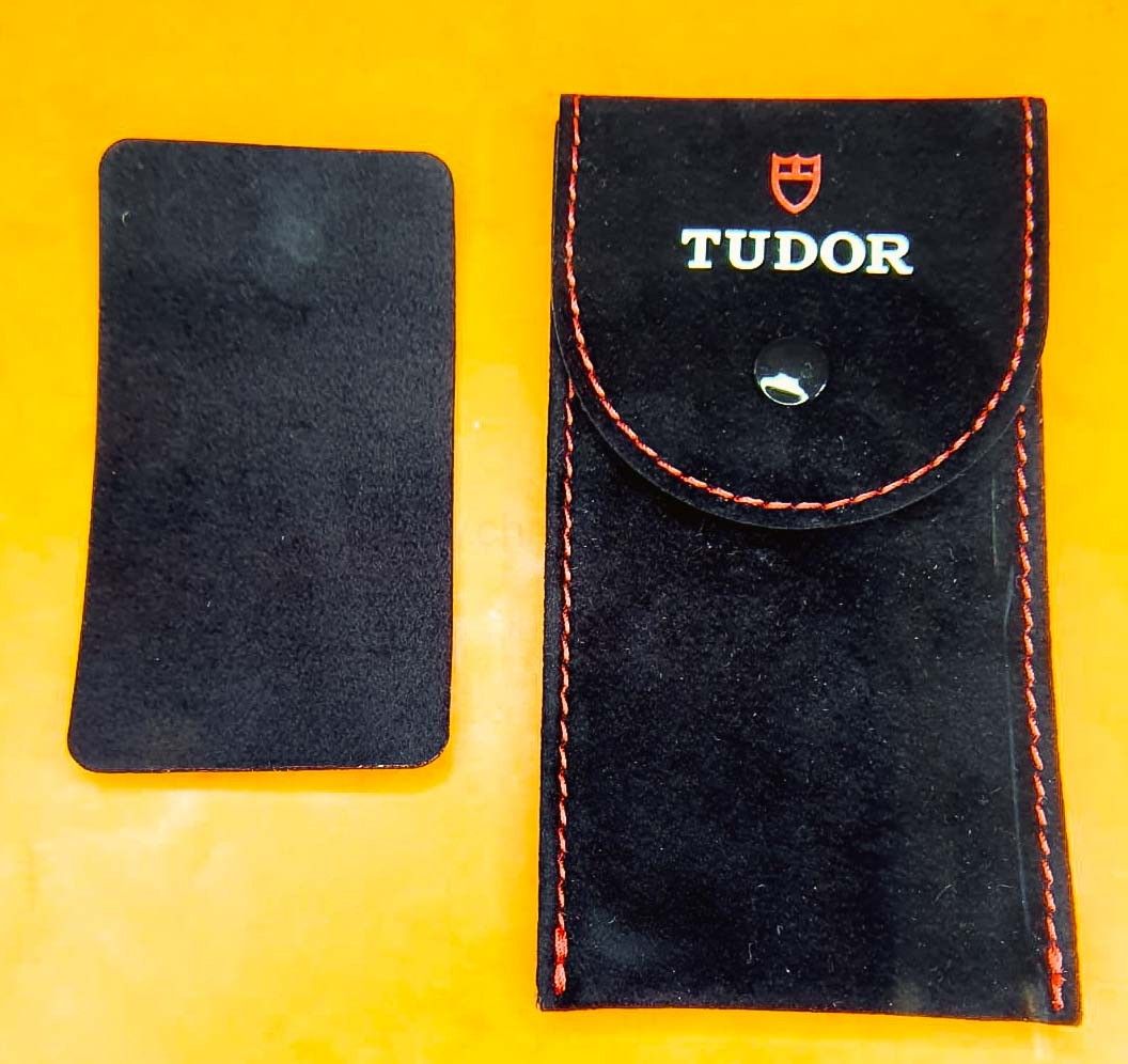 Tudor travel outlet pouch