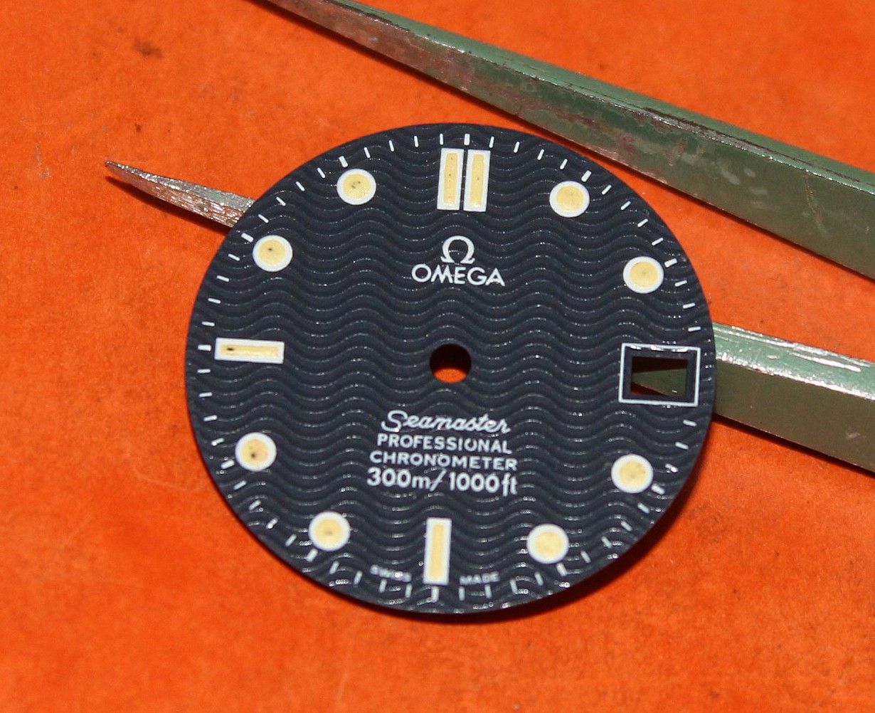 Original Vintage OMEGA Seamaster Date Professional 300m Dark Watch Dial Men's 26mm diameter James bond 007