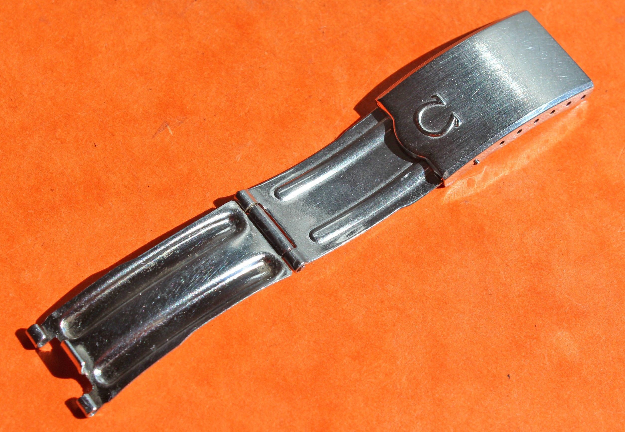 SMP 300 on OEM Speedmaster Flat Link Bracelet : r/OmegaWatches