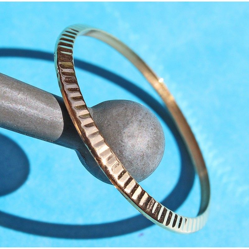 white gold fluted bezel