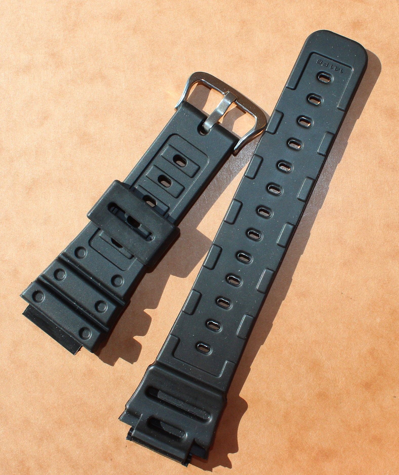 Collectible Casio G-Shock DW-5600 901 watch ref 141F8 80's black 