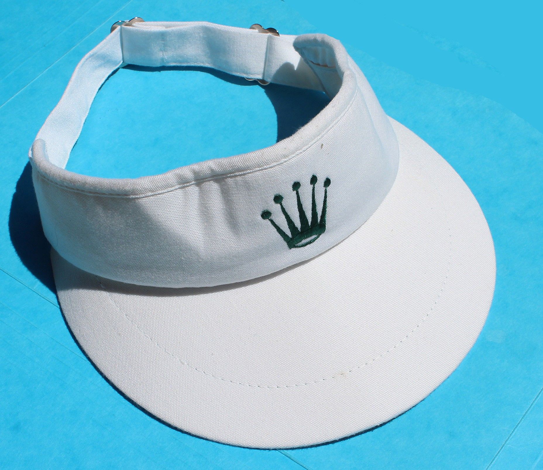 Casquette blanche à visière