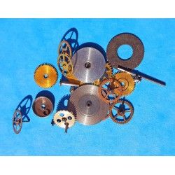 Lot Fourniture horlogère montres roues, pignons, axe de calibres, mouvements montres