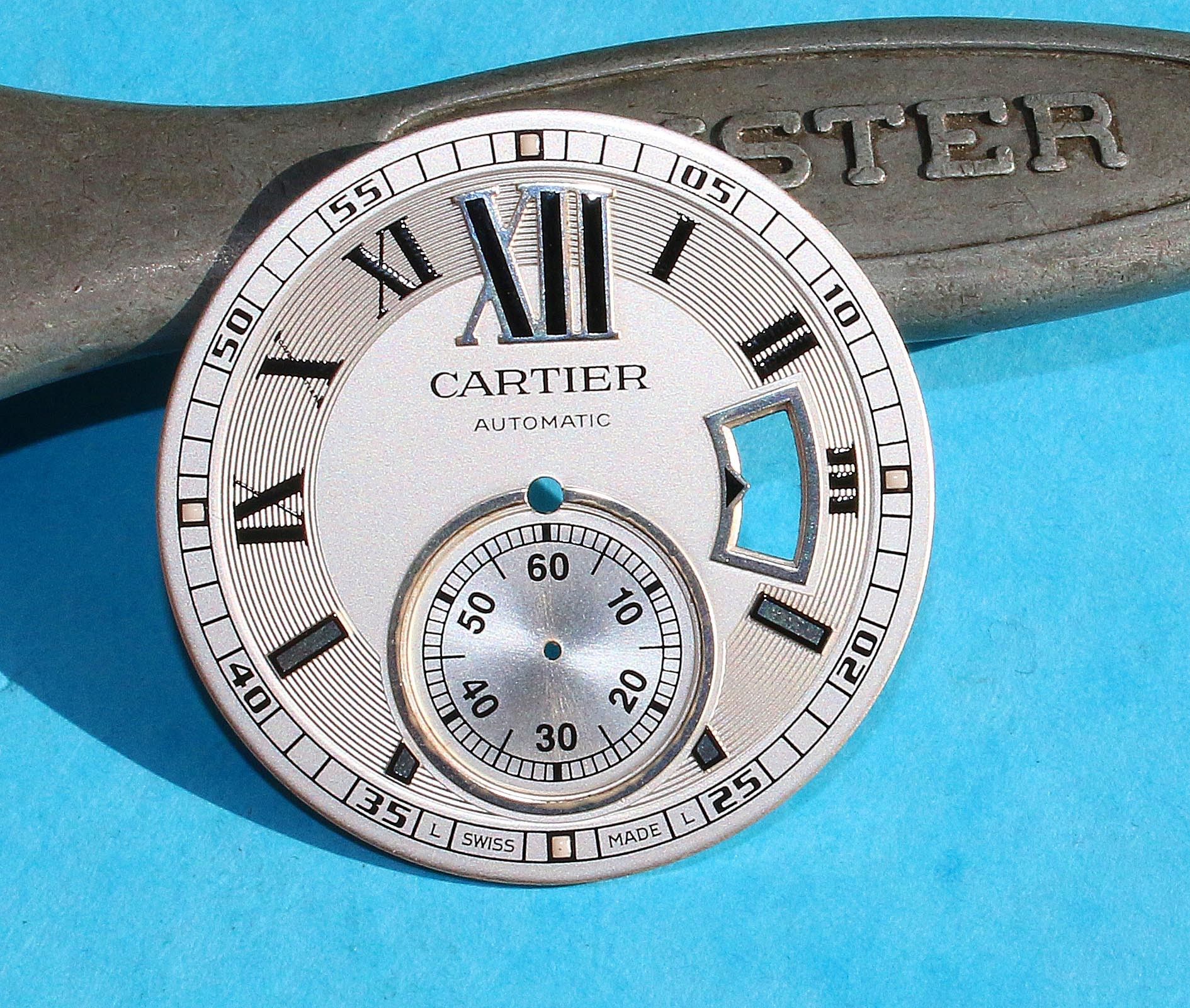 Cadran De Montre Art Déco Galbé - Dimensions 33.8 X 22 Mm - Neuf, Pour Restauration Ou Customisation