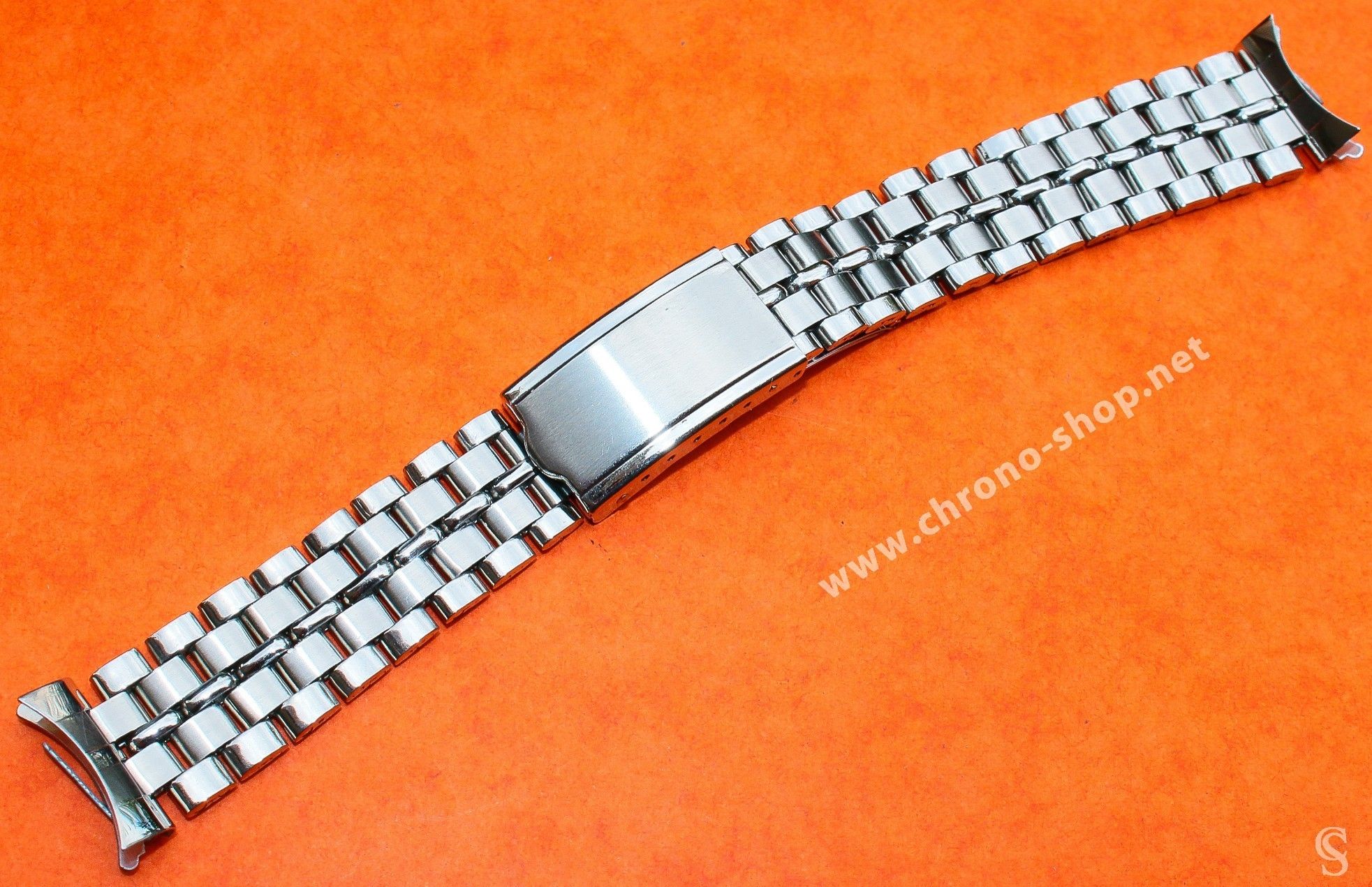 Top more than 81 old bracelet watches latest - 3tdesign.edu.vn